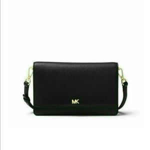 Michael Kors Mott phone crossbody black